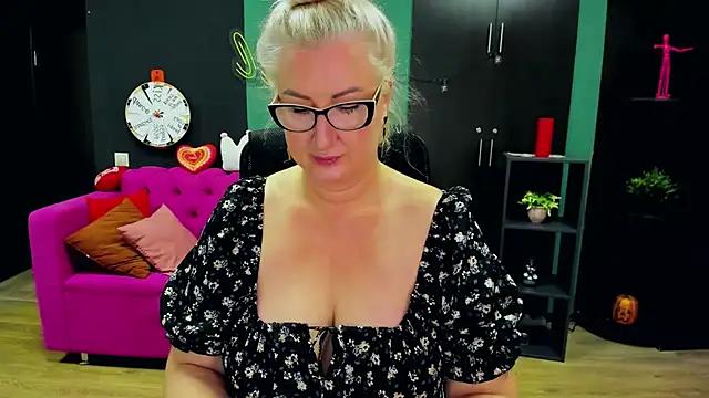 ChristyBrooks online show from 11.18.25