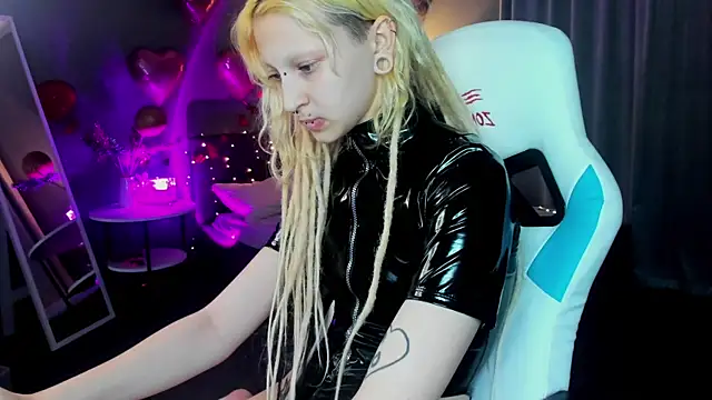 Lexy-Woorhez online show from 02.28.25