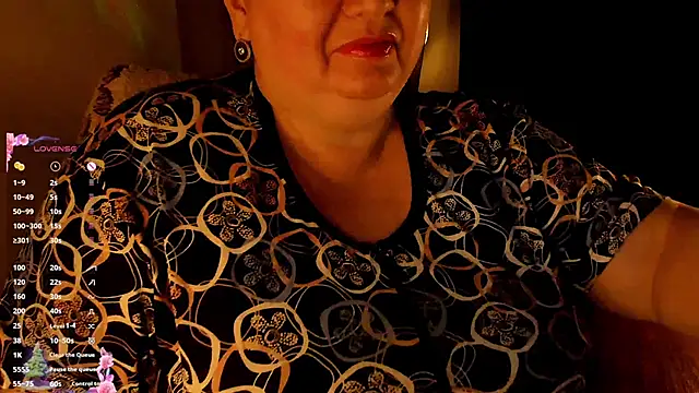 Snapshot of SexxyDreams1 chatting on 12.21.24 SexxyDreams1 online show from 12.21.24