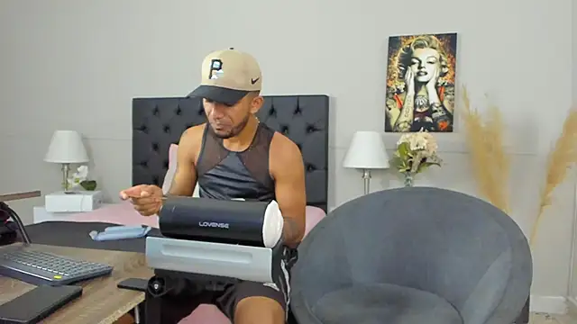 Snapshot of Robin_Rief chatting on 01.29.25 Robin Rief online show from 01.29.25