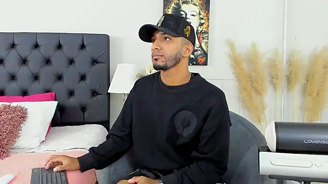 Snapshot of Robin_Rief chatting on 03.11.25 Robin Rief online show from 03.11.25