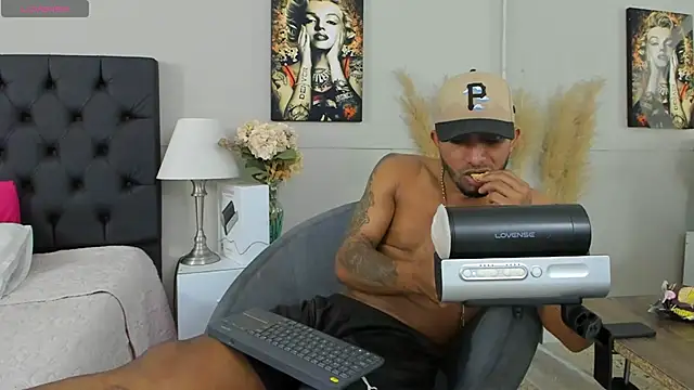 Snapshot of Robin_Rief chatting on 03.12.25 Robin Rief online show from 03.12.25