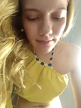 Snapshot of NicoleCut chatting on 01.17.25 NicoleCut online show from 01.17.25
