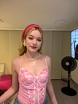 NicoleCut online show from 12.18.25