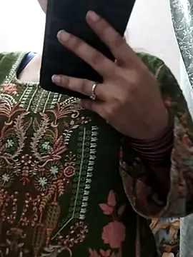 Haniya-143 online show from 10.26.25