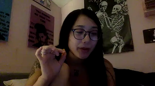 Snapshot of tokyobaby chatting on 12.17.24 tokyobaby online show from 12.17.24