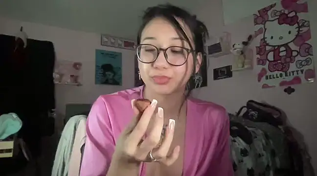 Snapshot of tokyobaby chatting on 12.24.24 tokyobaby online show from 12.24.24