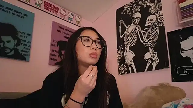 Snapshot of tokyobaby chatting on 09.28.25 tokyobaby online show from 09.28.25