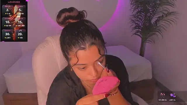 Ariana Pierce online show from 11.04.25