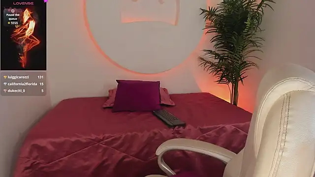 Ariana Pierce online show from 12.13.25