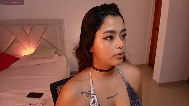 Snapshot of Ariana_Pierce chatting on 06.24.26 Ariana Pierce online show from 06.24.26
