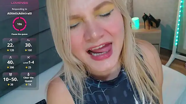 CrystalWoods94 online show from 09.12.25