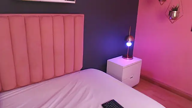 CrystalWoods94 online show from 11.26.25