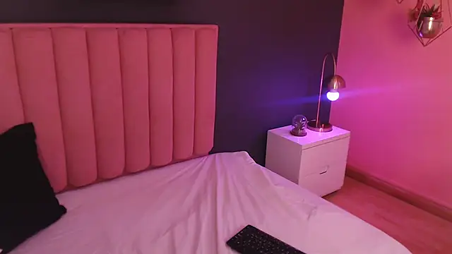 CrystalWoods94 online show from 11.30.25