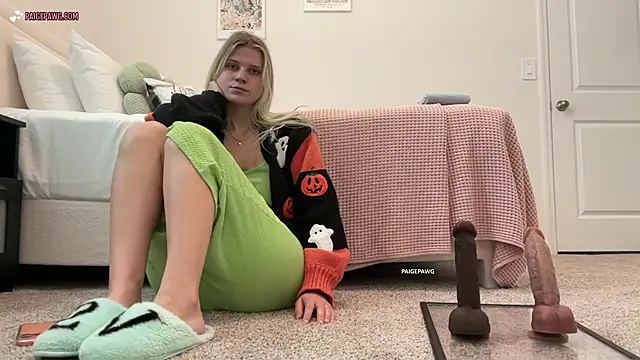 PaigePawg online show from 10.31.25