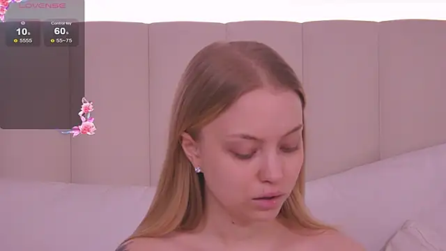 Snapshot of DorisHell chatting on 02.05.25 DorisHell online show from 02.05.25