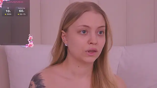 Snapshot of DorisHell chatting on 02.05.25 DorisHell online show from 02.05.25