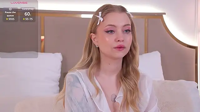 Snapshot of DorisHell chatting on 02.06.25 DorisHell online show from 02.06.25