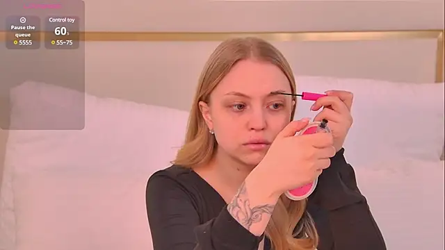 Snapshot of DorisHell chatting on 02.13.25 DorisHell online show from 02.13.25