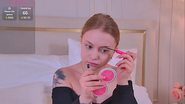 Snapshot of DorisHell chatting on 03.18.25 DorisHell online show from 03.18.25