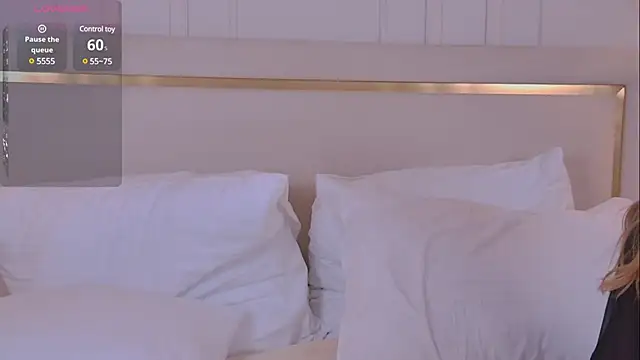 Snapshot of DorisHell chatting on 03.21.25 DorisHell online show from 03.21.25