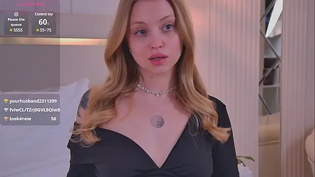 Snapshot of DorisHell chatting on 03.23.25 DorisHell online show from 03.23.25