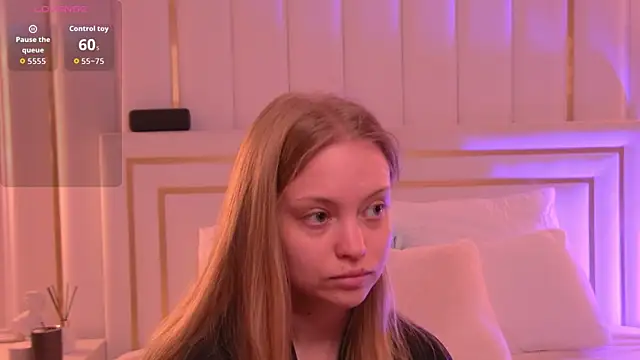 Snapshot of DorisHell chatting on 09.09.25 DorisHell online show from 09.09.25