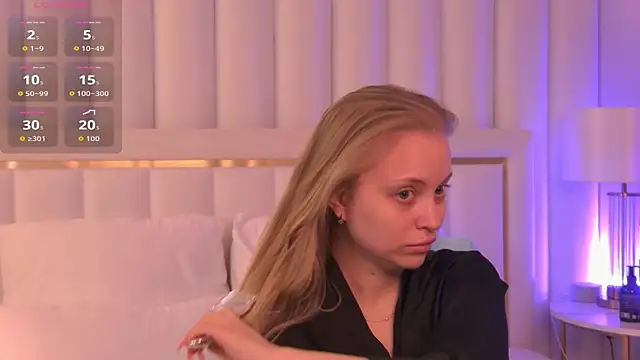 Snapshot of DorisHell chatting on 09.24.25 DorisHell online show from 09.24.25