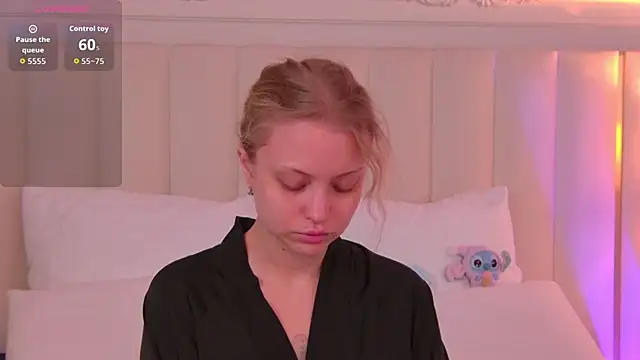 Snapshot of DorisHell chatting on 10.11.25 DorisHell online show from 10.11.25