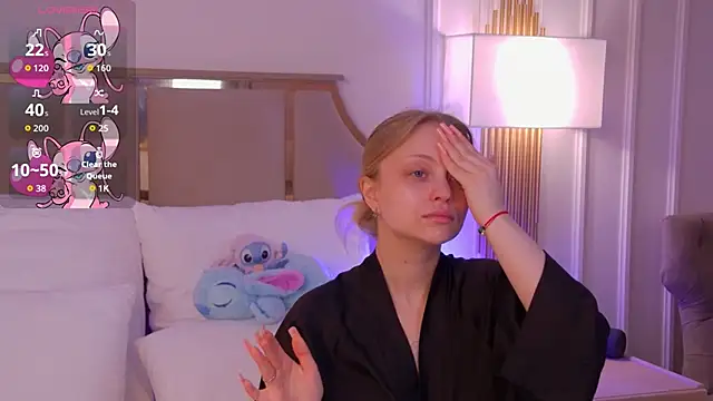 Snapshot of DorisHell chatting on 10.16.25 DorisHell online show from 10.16.25