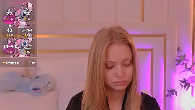 Snapshot of DorisHell chatting on 10.23.25 DorisHell online show from 10.23.25