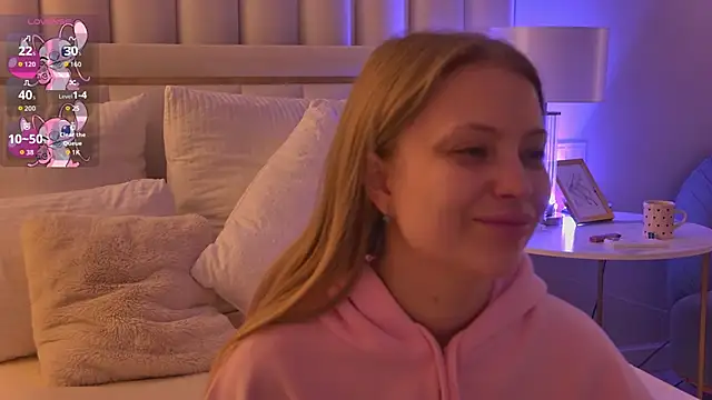 Snapshot of DorisHell chatting on 10.27.25 DorisHell online show from 10.27.25