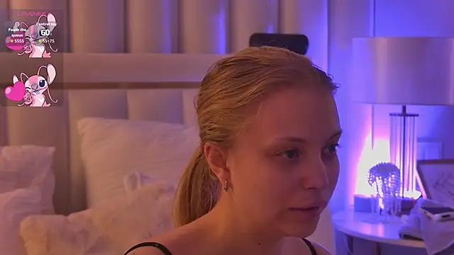 Snapshot of DorisHell chatting on 10.28.25 DorisHell online show from 10.28.25