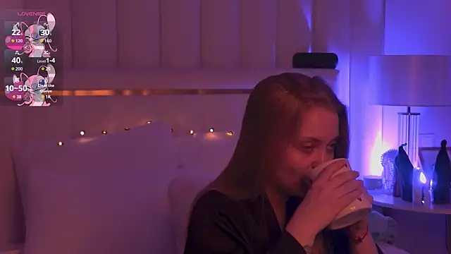 Snapshot of DorisHell chatting on 10.30.25 DorisHell online show from 10.30.25