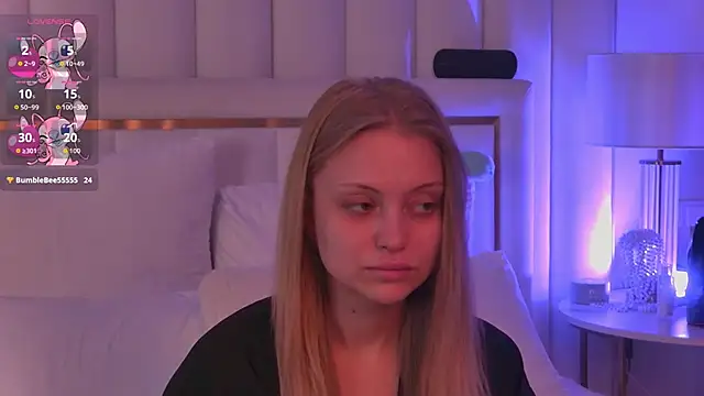 Snapshot of DorisHell chatting on 11.01.25 DorisHell online show from 11.01.25