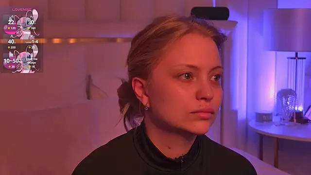 Snapshot of DorisHell chatting on 11.02.25 DorisHell online show from 11.02.25