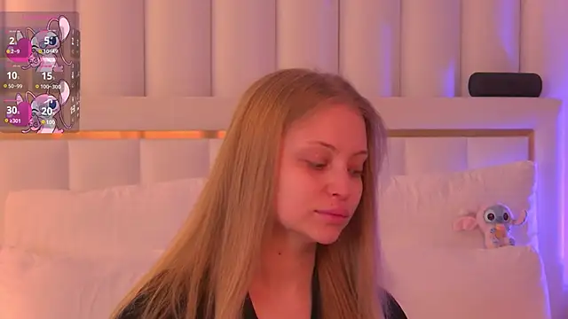 Snapshot of DorisHell chatting on 11.04.25 DorisHell online show from 11.04.25