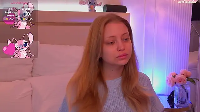 Snapshot of DorisHell chatting on 11.22.25 DorisHell online show from 11.22.25