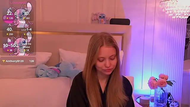 Snapshot of DorisHell chatting on 11.28.25 DorisHell online show from 11.28.25