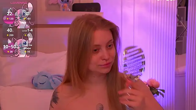 Snapshot of DorisHell chatting on 12.05.25 DorisHell online show from 12.05.25