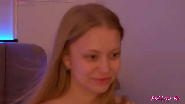 Snapshot of DorisHell chatting on 12.17.25 DorisHell online show from 12.17.25