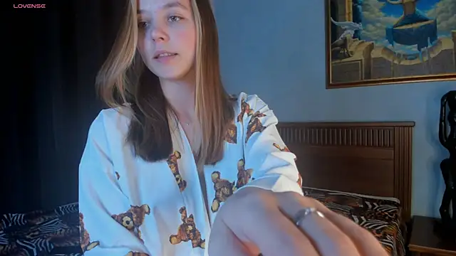 Snapshot of FalineDowlen chatting on 02.17.25 FalineDowlen online show from 02.17.25