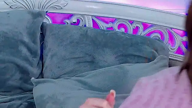 EvansMilana online show from 01.08.25