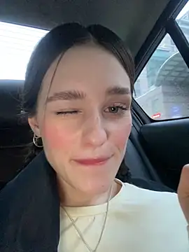 Mia Mia M online show from 02.12.26