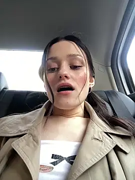 Mia Mia M online show from 04.18.26