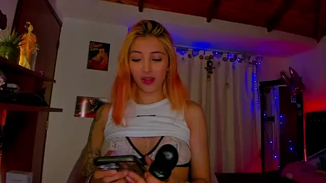 Snapshot of cuteweed420 chatting on 01.21.25 cuteweed420 online show from 01.21.25