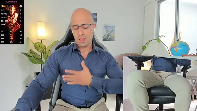 Snapshot of ryan_master_ chatting on 12.17.24 ryan master online show from 12.17.24