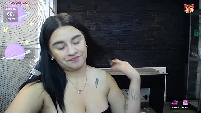 Snapshot of SaraBraun_ chatting on 12.19.24 SaraBraun online show from 12.19.24