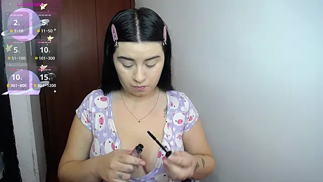 Snapshot of SaraBraun_ chatting on 01.08.25 SaraBraun online show from 01.08.25