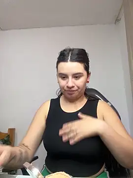 Snapshot of SaraBraun_ chatting on 09.29.25 SaraBraun online show from 09.29.25